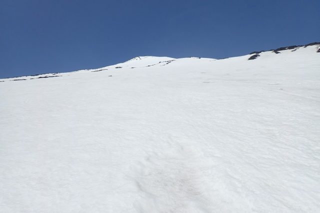 山頂は近そうに見えて近くない